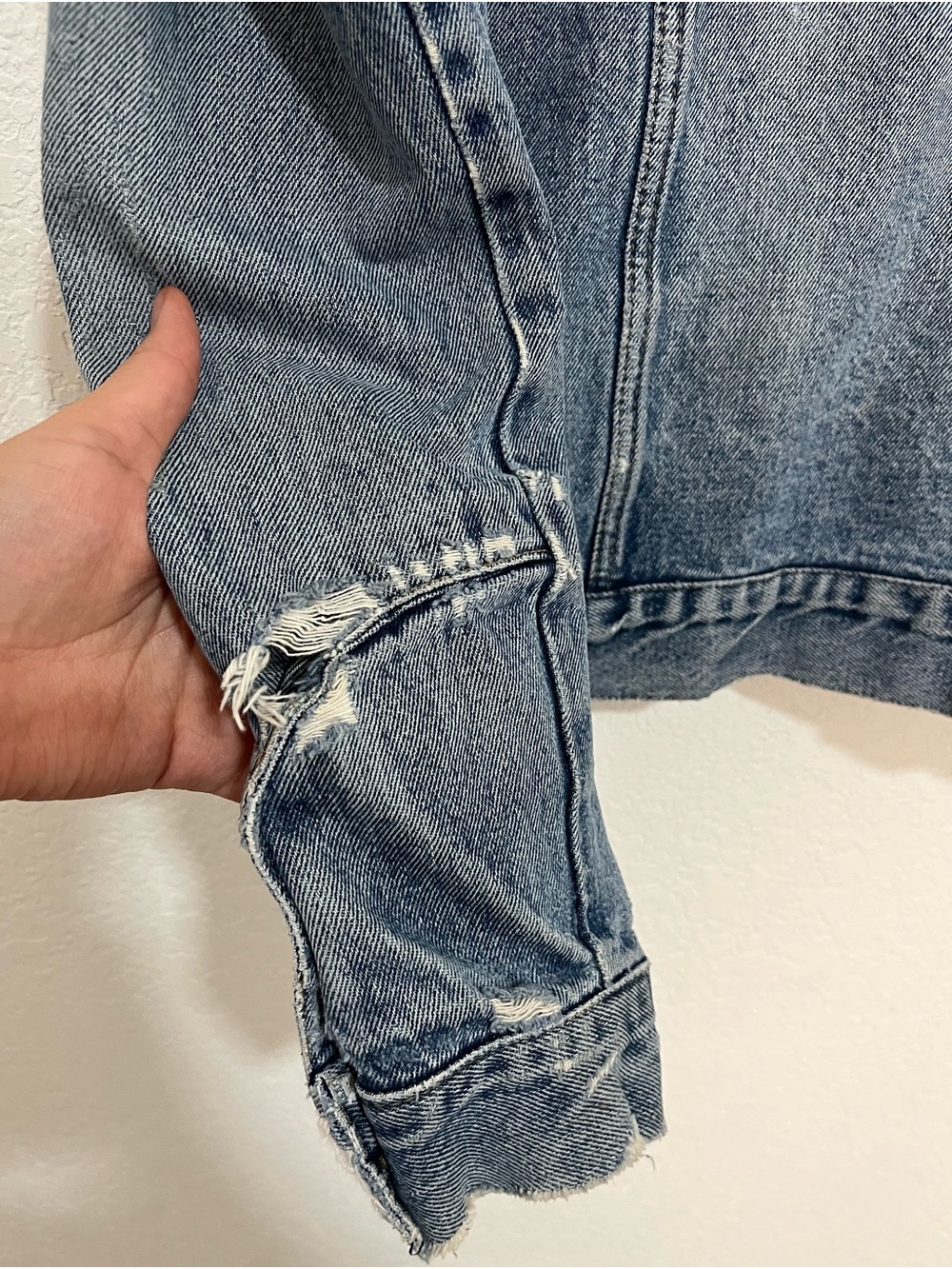 Calvin Klein XL Distressed Denim Jacket Light Wash Y2K Grunge Streetwear - Picture 5 of 9